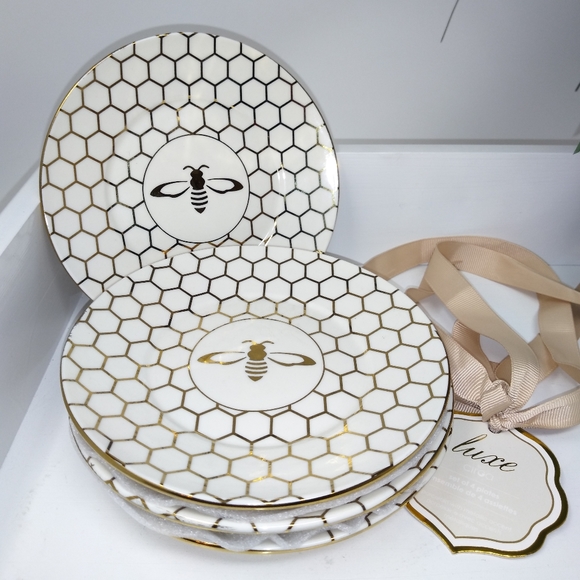 Luxe by Ciroa Porcelain Honeycomb Saucers - Picture 4 of 5